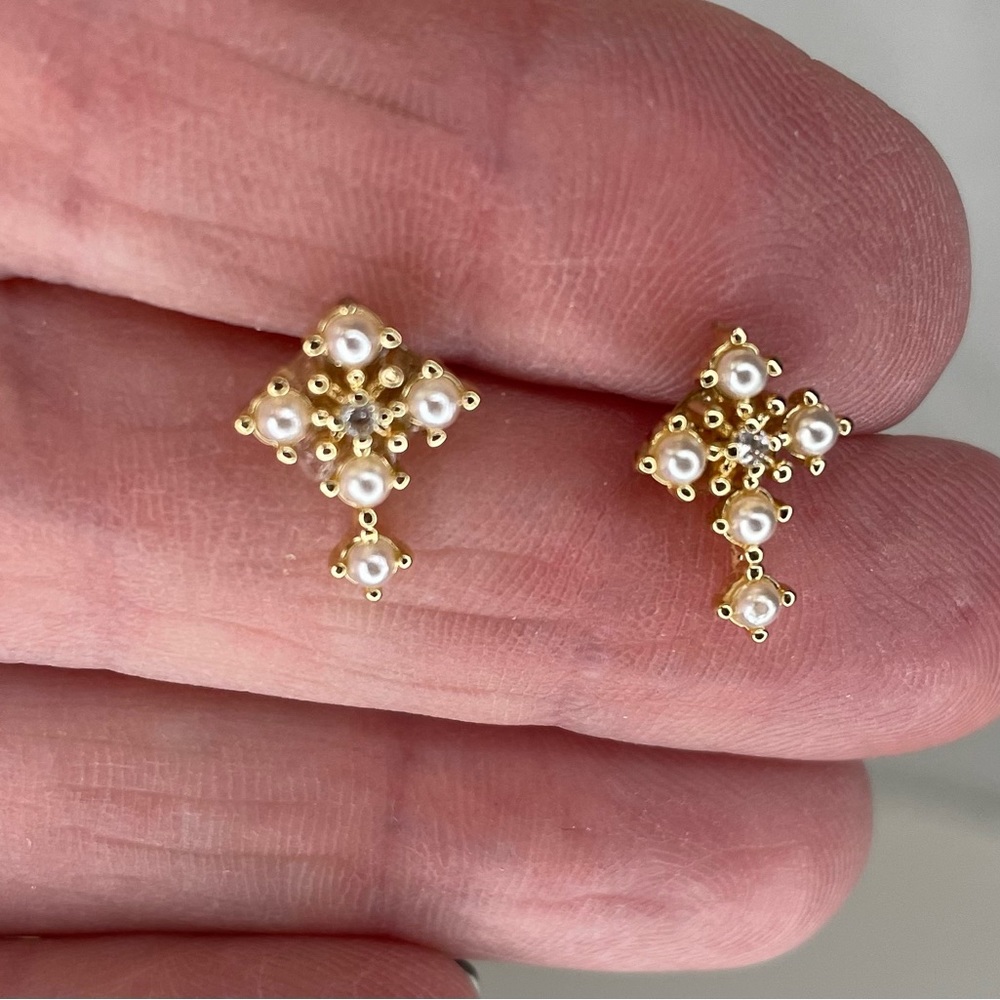 Gold plated with pearls stud earrings